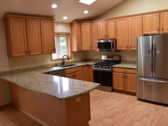 5th image of 805 W River Edge Ct