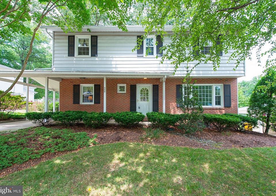 1st image of 555 Williamsburg Ln