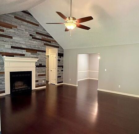 4th image of 900 Clearbrook Crse SW