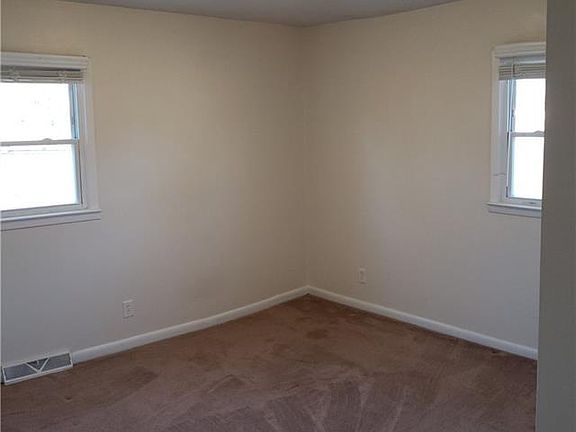 4th image of 3604 Edgewood Dr