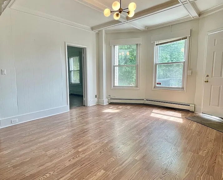 102 South Broadway — Photo 11