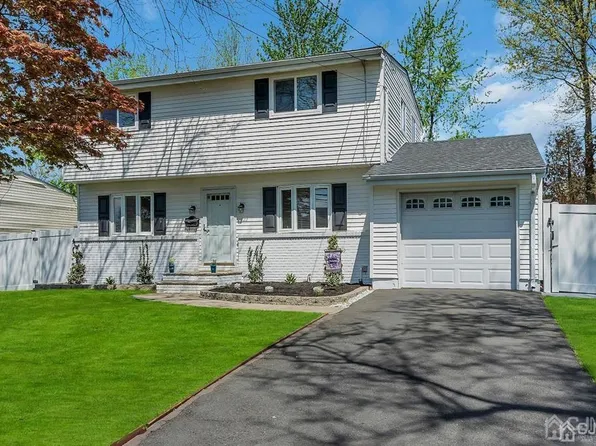 122 Throckmorton Ln, Old Bridge, NJ 08857