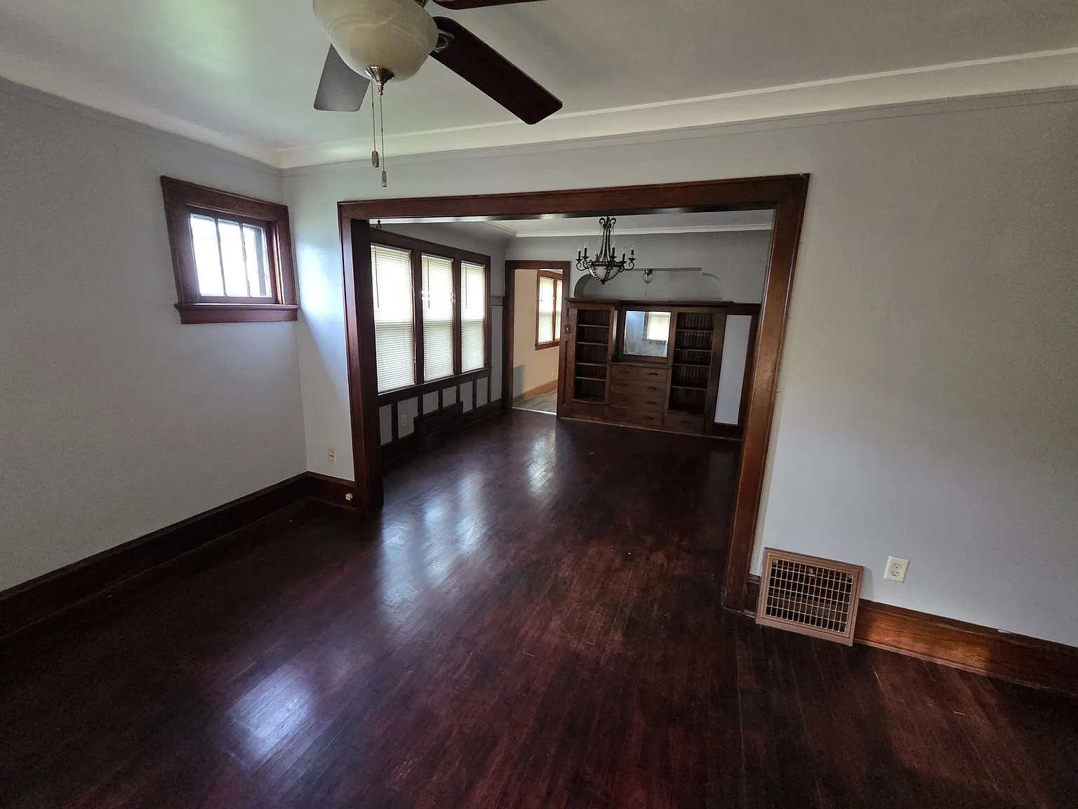 4 bed, 1.5 bath, 1118 sqft, $2,000 — Photo 3