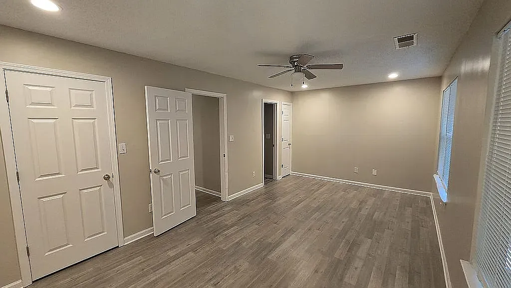3 bed, 2.5 bath, 1200 sqft, $2,300 — Photo 1