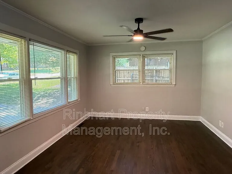 645 Greenbriar Ave — Photo 2