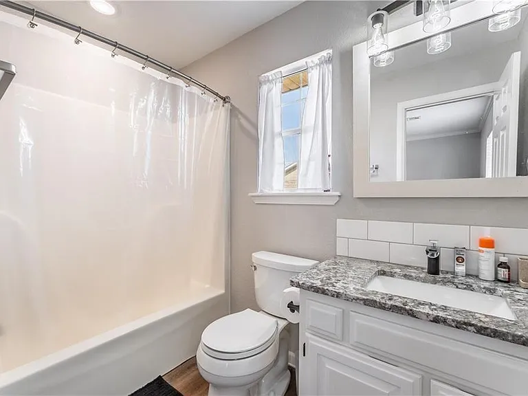 707 E Kara Ln — Photo 13