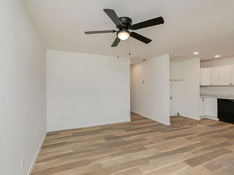 180 W Washington St #B — Photo 12
