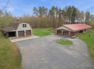 1280 E Kitchen Rd, Pinconning, MI 48650