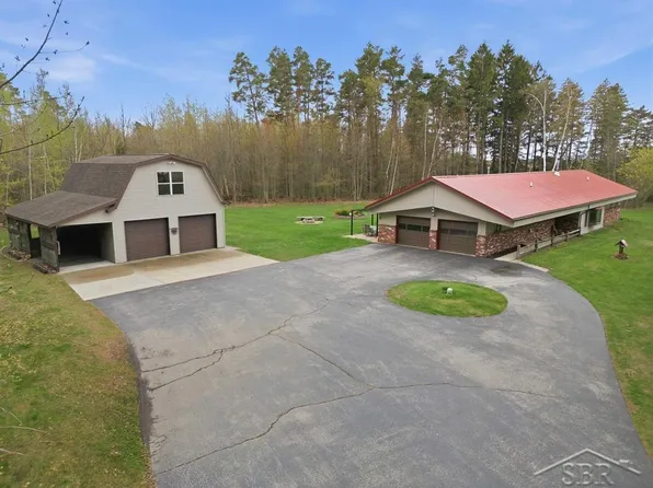 1280 E Kitchen Rd, Pinconning, MI 48650
