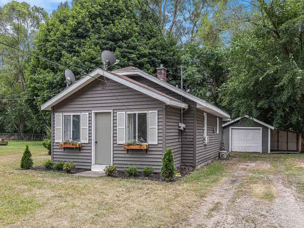 310 Farnham St SE, Kentwood, MI 49548