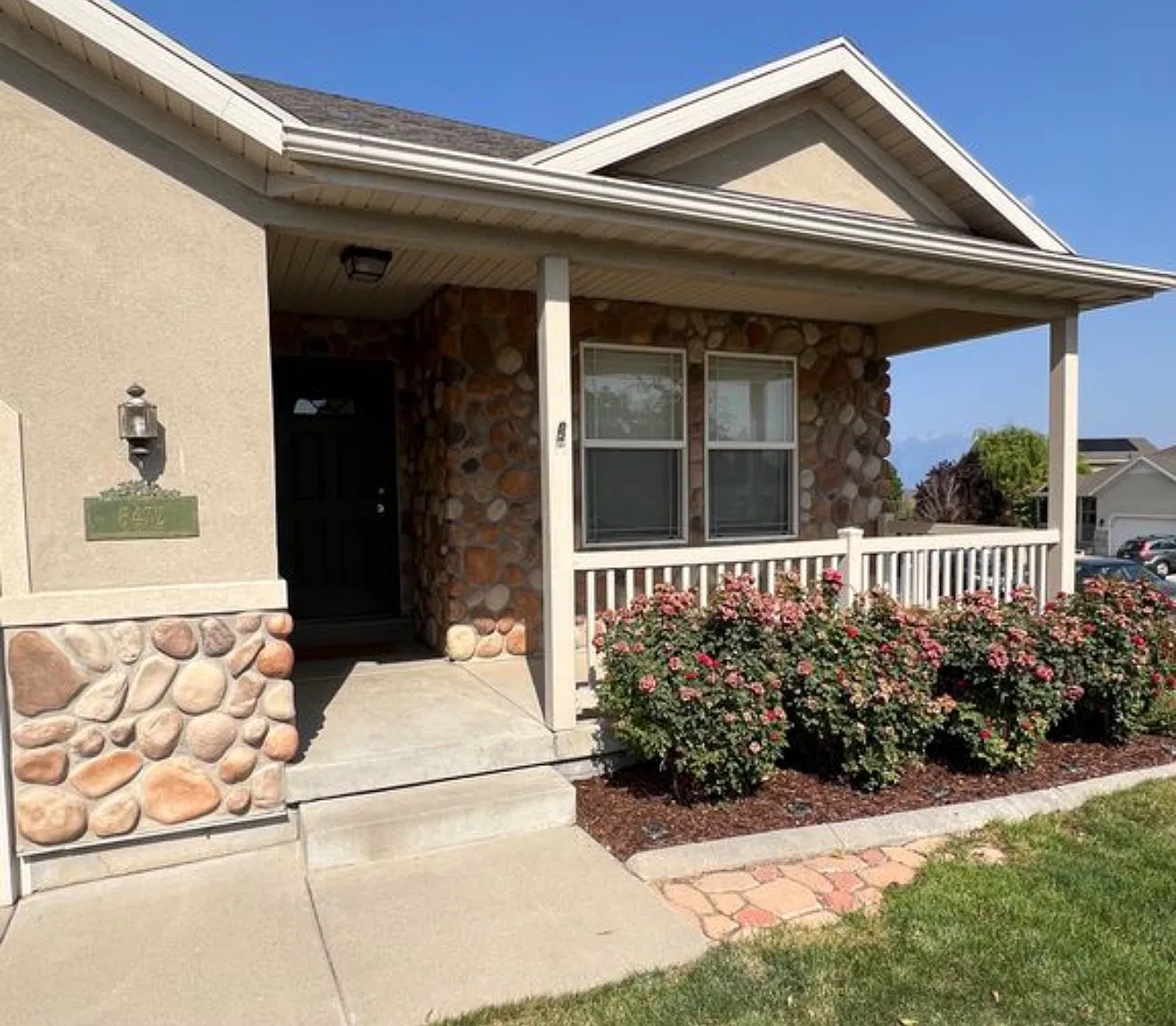 3 bed, 1900 sqft, $1,925 — Photo 2