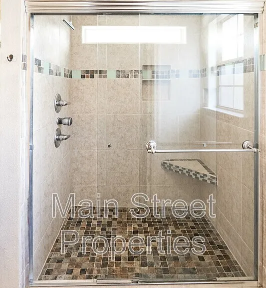 1490 Newcastle Way — Photo 9