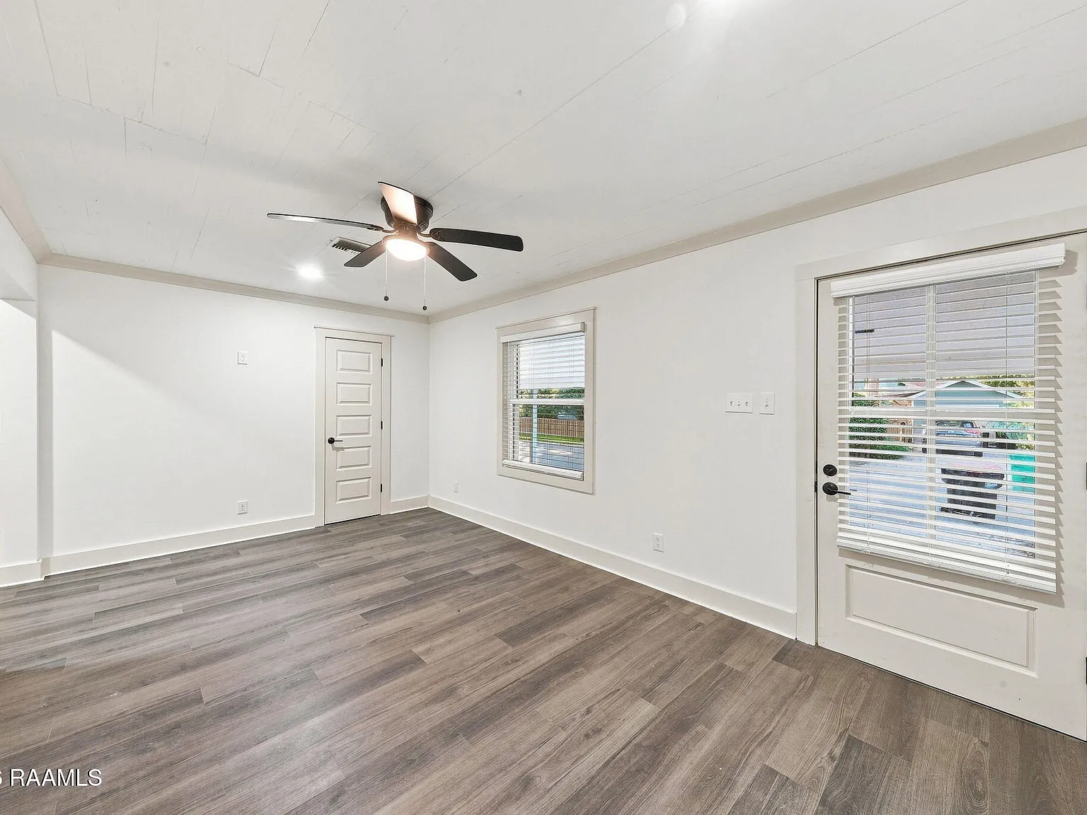 2 bed, 1050 sqft, $1,300 — Photo 4