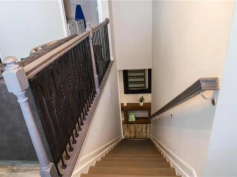 402 Mulberry Row SE — Photo 9