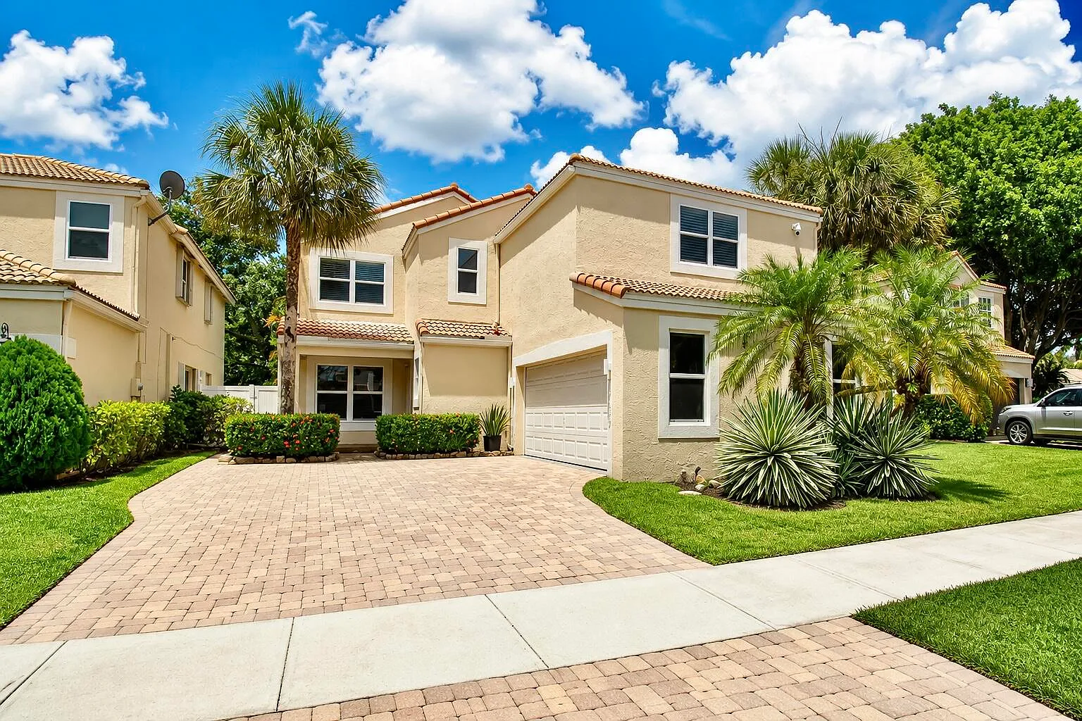 4 bed, 2.5 bath, 2198 sqft, $7,000 — Photo 1