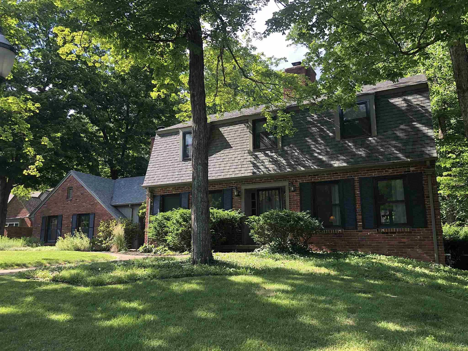 2301 E Woodstock Pl photo 1