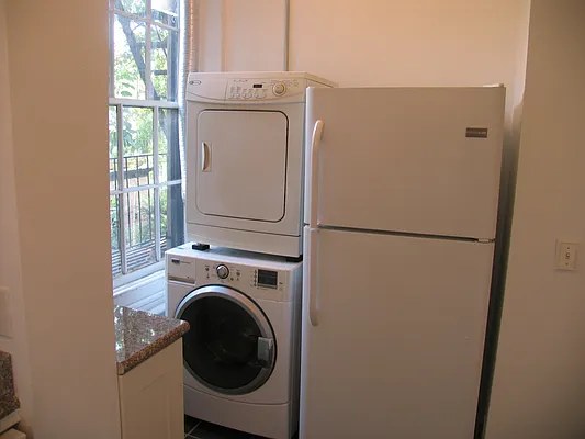 Rented by Rapid Realty Cobble Hill | media 7