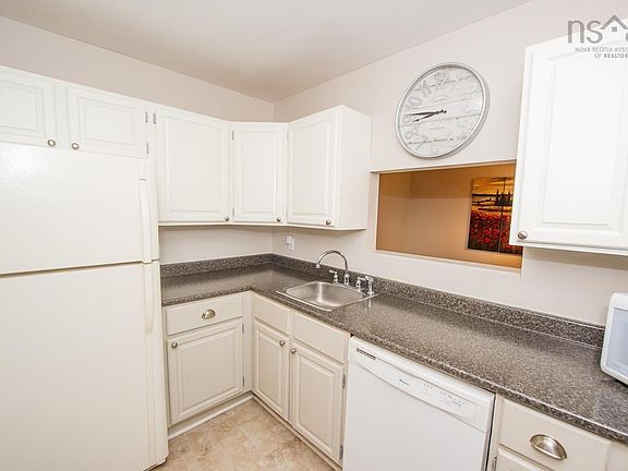 3rd image of 2 Lombardy Ln #207
