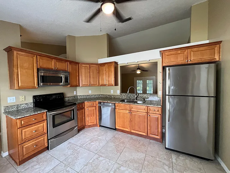 2452 Appalachian Dr — Photo 2