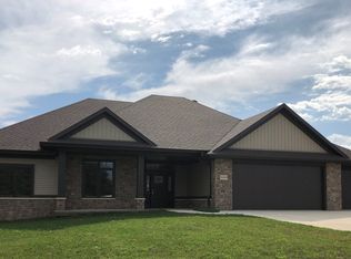 2039 Timber Ridge Dr SE, Dyersville, IA 52040