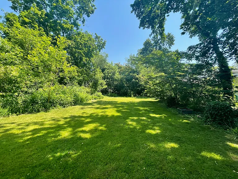 212 Mannion Ave — Photo 5