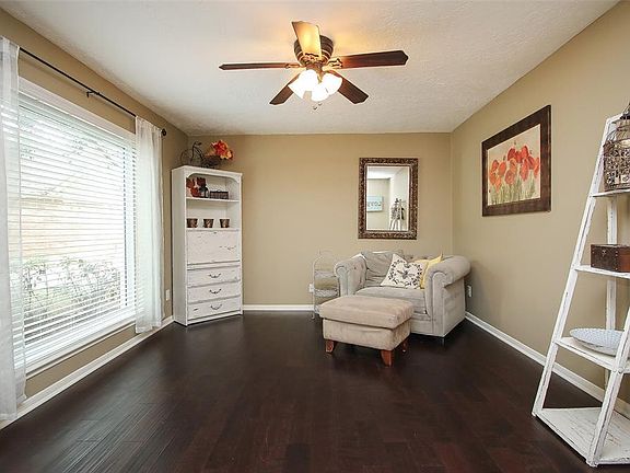 This is the formal living area which could be an office or play area. Great lighting and updated paint. Literally ready for your things.