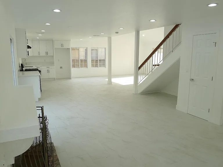 2623 E Maureen St — Photo 10