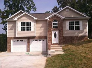 1013 Falcon Run Dr, Soddy Daisy, TN 37379