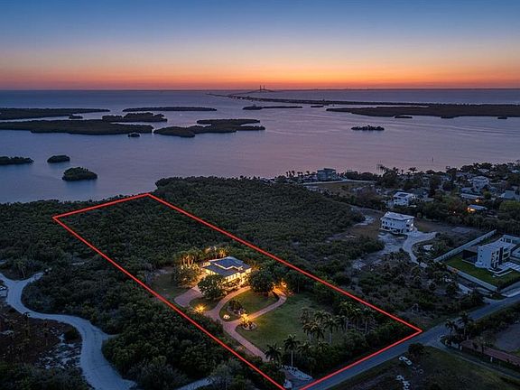 2nd image of 455 Horseshoe Loop Rd