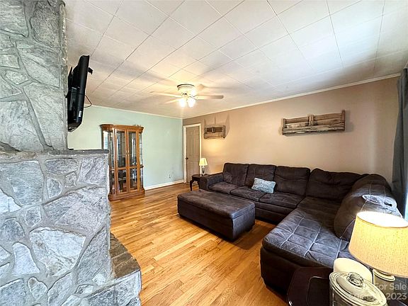 5th image of 843 Nuway Cir NE