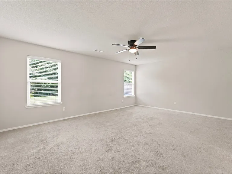 802 SW Green World St — Photo 10
