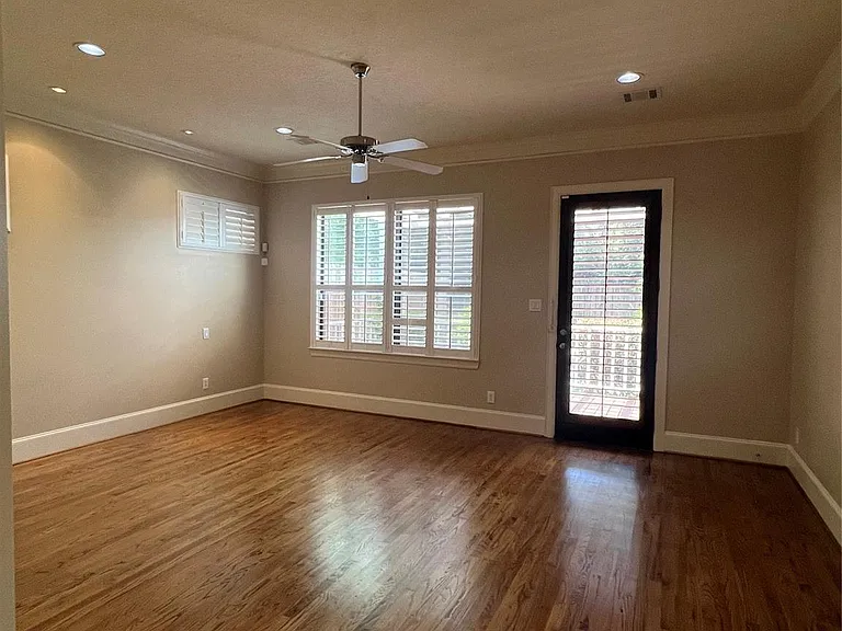 2330 Camden Dr — Photo 13
