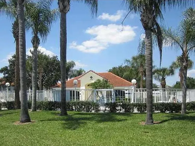 13815 Timberland Dr #201 — Photo 3