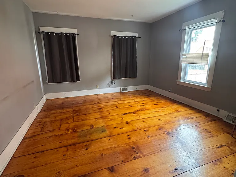 10-10A Vernon St #1 — Photo 1
