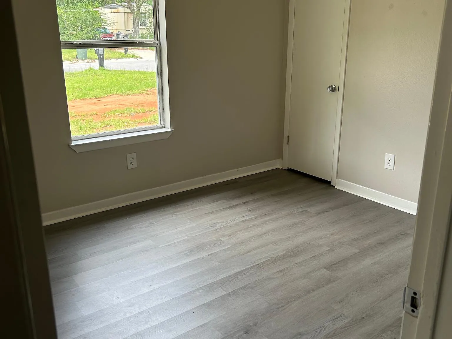 1130 Gordon Ave — Photo 4