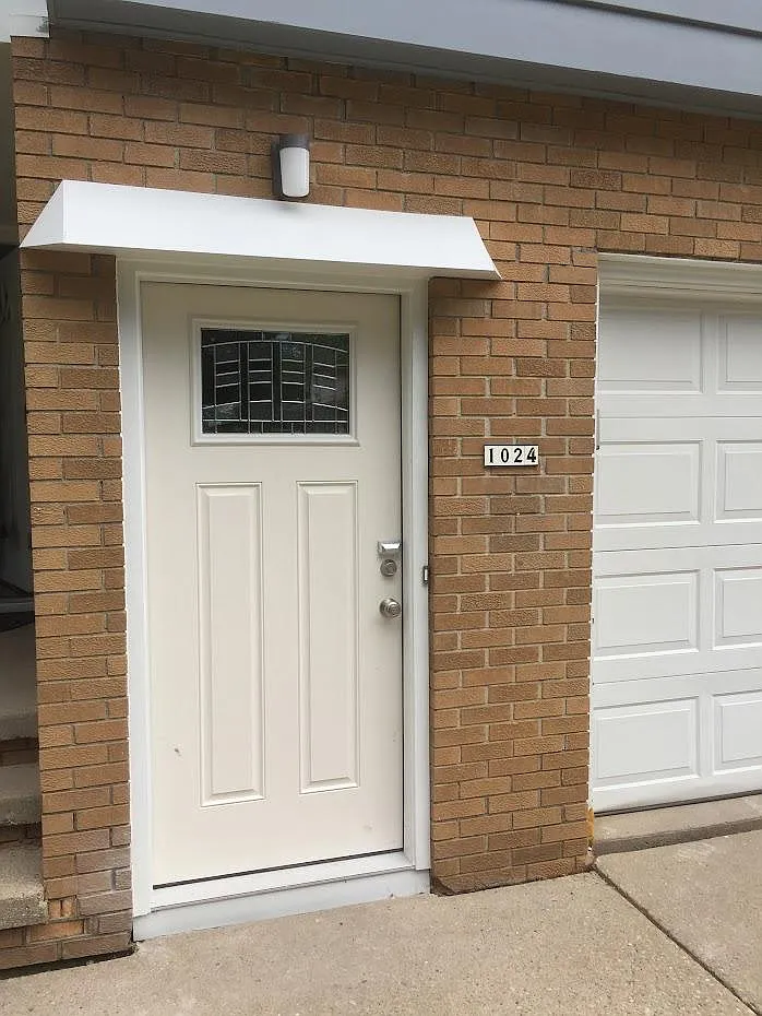 1024 W Lorain St — Photo 4