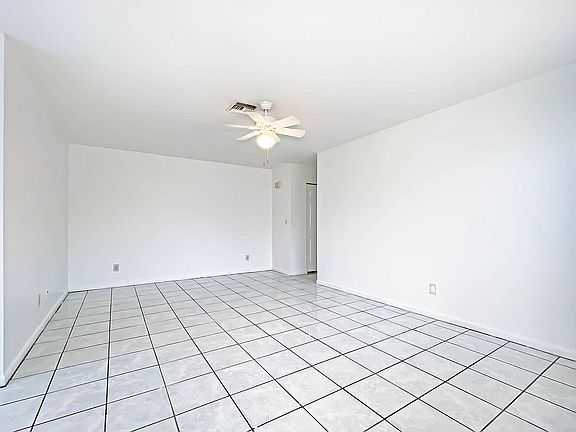 2nd image of 18468 Miami Blvd #472