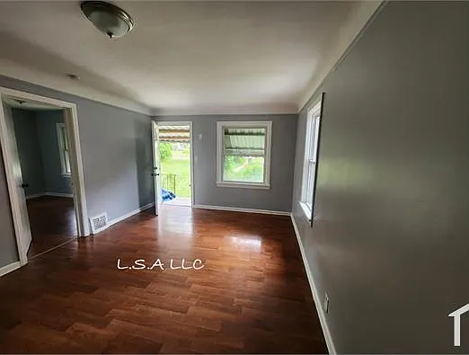 3 bed, 1035 sqft, $1,800 — Photo 3