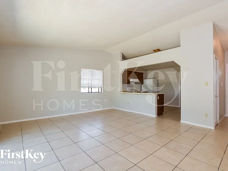121 Summerset Dr — Photo 4