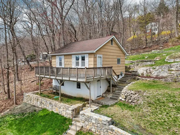 324 Lake Drive, Lake Peekskill, NY 10537