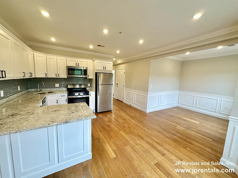 3411 Washington St #3 — Photo 4
