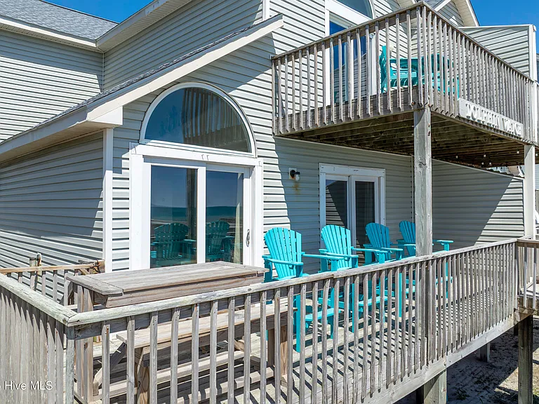 3994 Island Dr — Photo 6