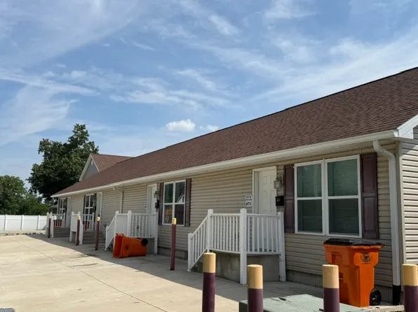 911 N Riverside Dr, Winamac, IN
