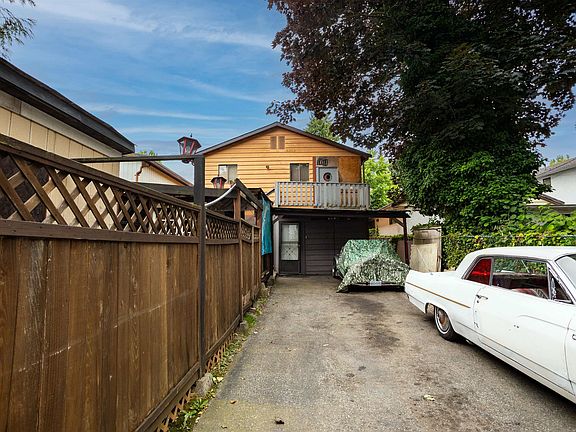 4th image of 2351 Hawthorne Ave