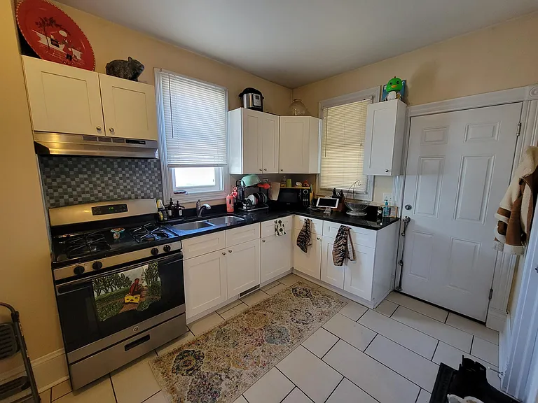643 Van Buren St NE #1 — Photo 4