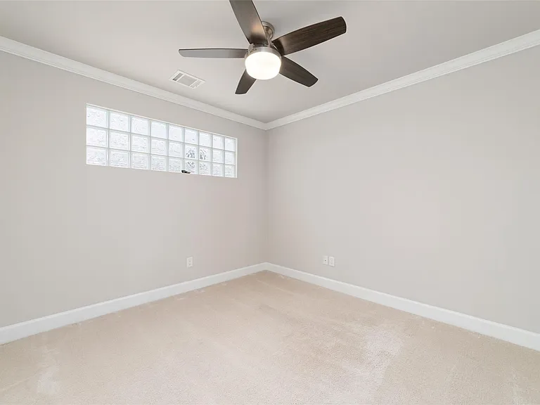 5020 Dickson St — Photo 16
