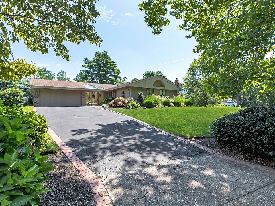 1st image of 6 Maymont Ln