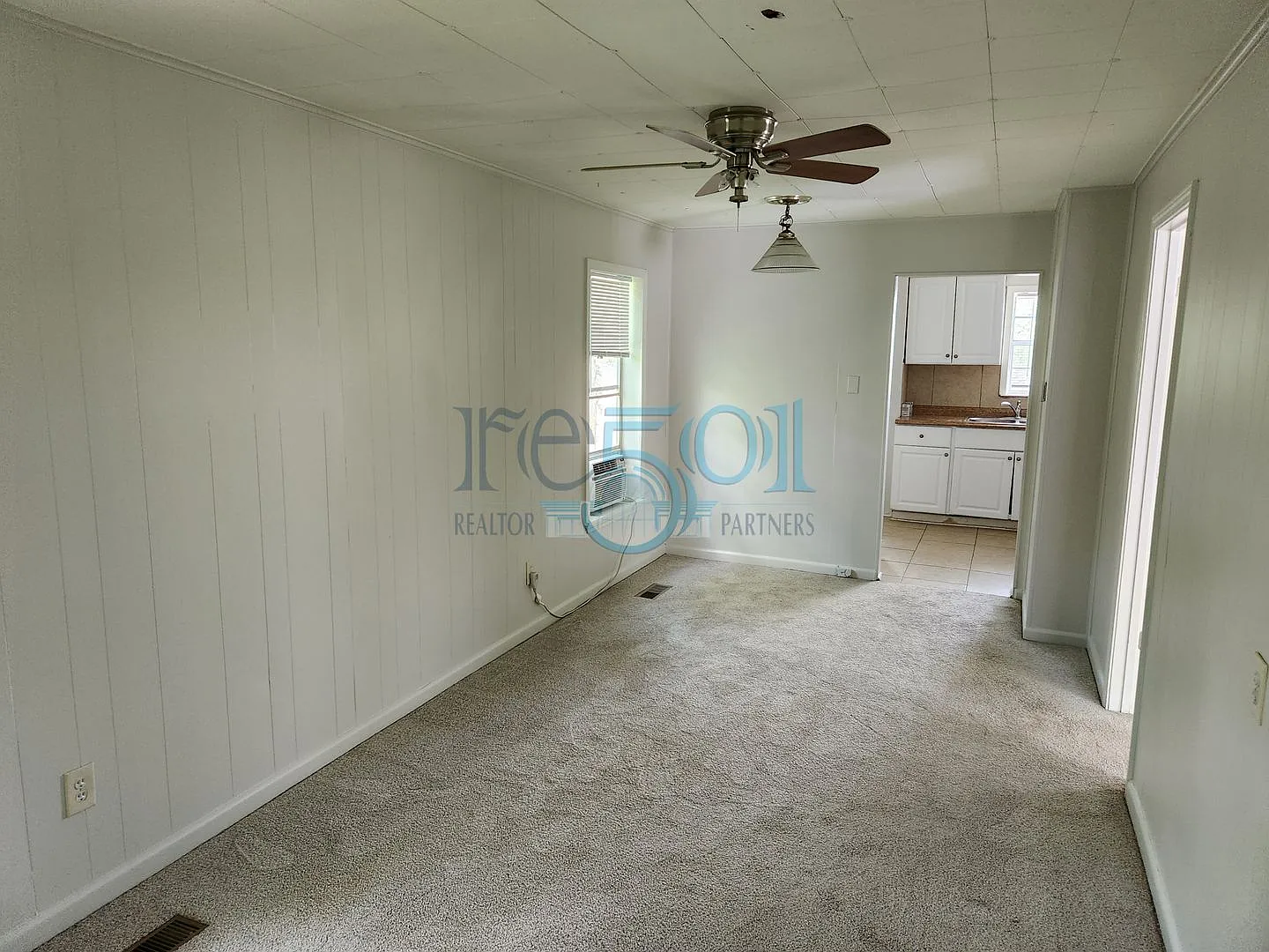 Great Apartment In Hillcrest across from Scott Field — Photo 4