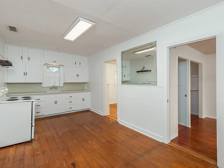 408 Bryan St — Photo 10