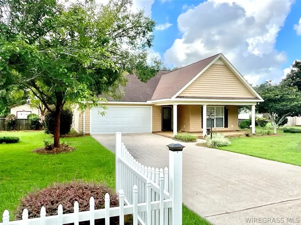 510 E Church St, New Brockton, AL 36351